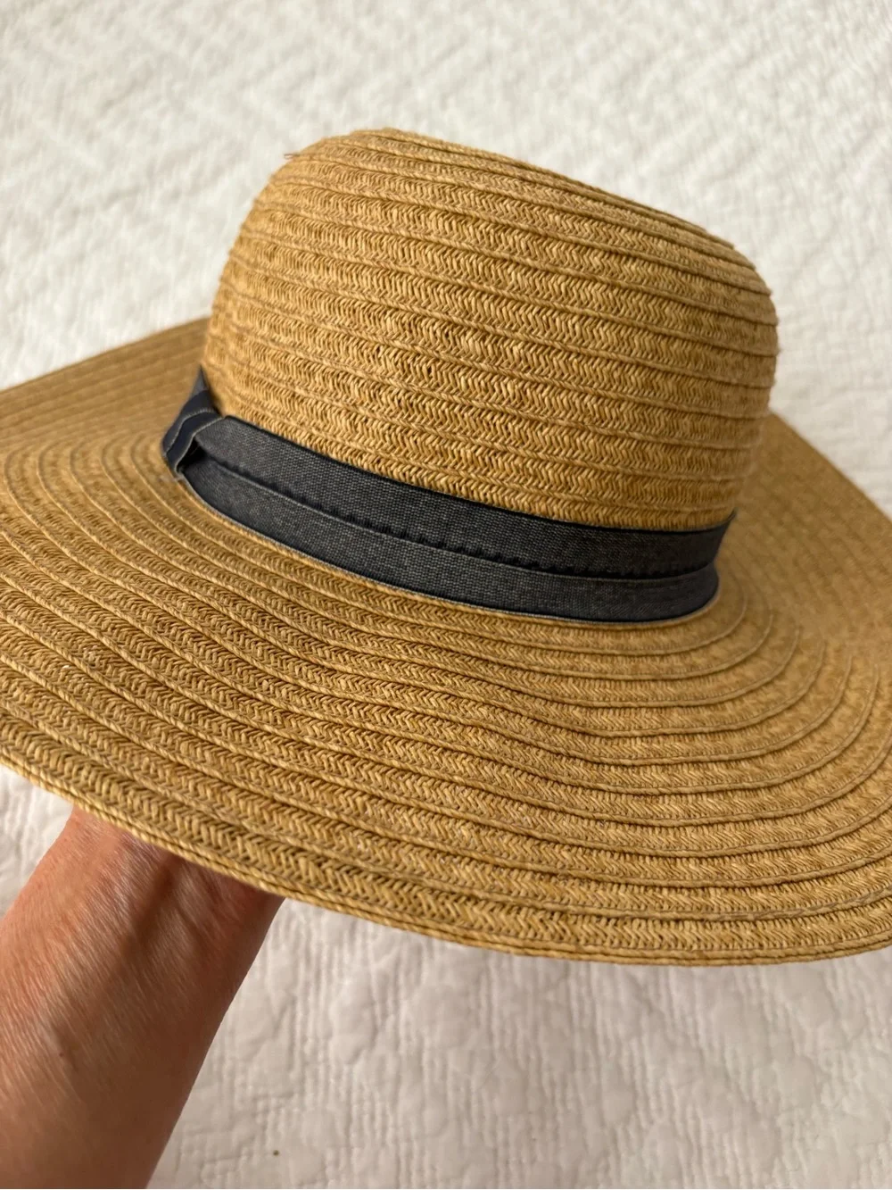 August Hat Co Wide Brim Straw Sun Hat. Tan w/BlackishGrey Band. Great shape.